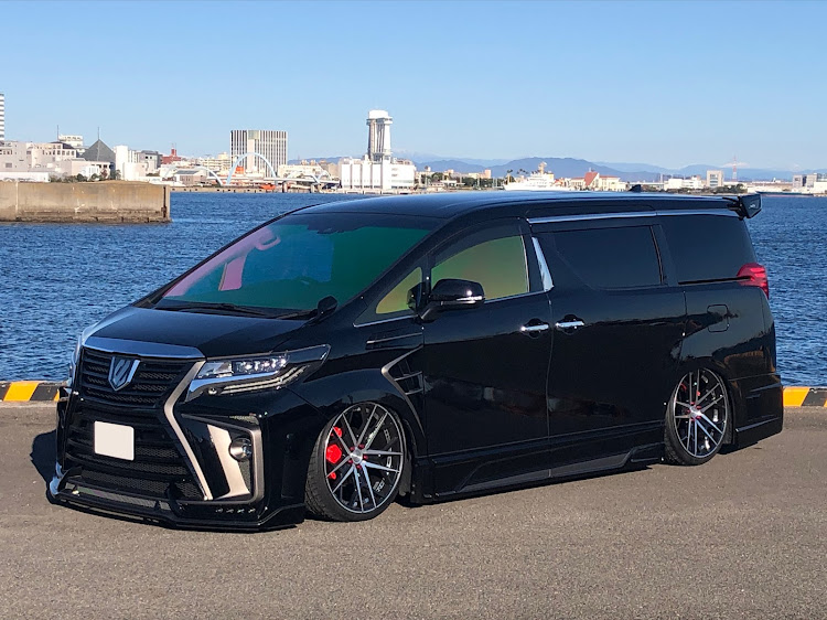 アルファードの2021ベストショット・ROWEN・カレンダーに載ってみたい・稲永埠頭・プチプチプチMTに関するカスタム事例の投稿画像1枚目