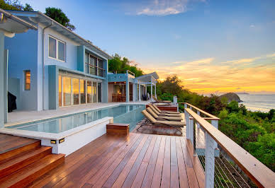 House with pool and terrace 8