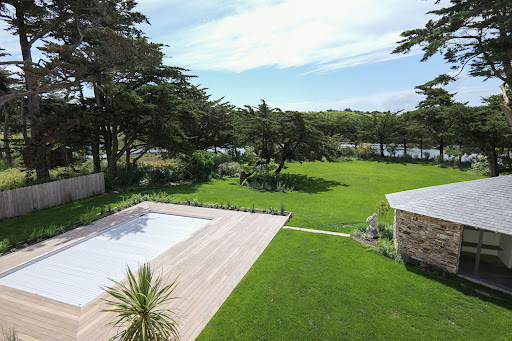Villa with garden 4