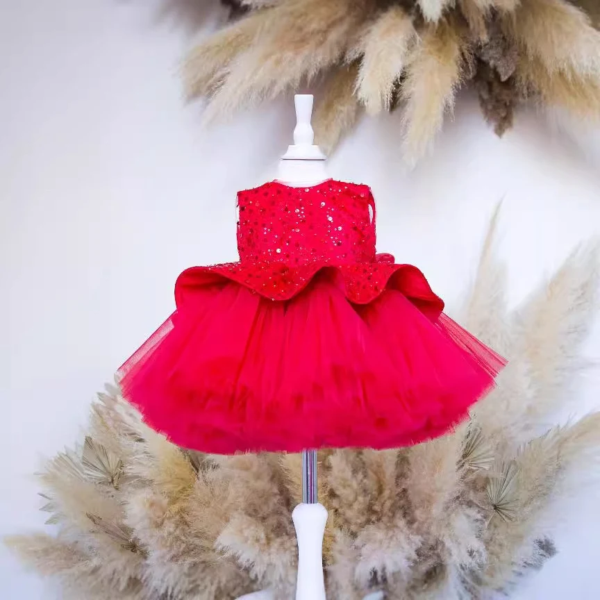 Abito formale con paillettes per sfilate ed eventi Costume da passerella scintillante ideale per performance memorabili e glamour Design elegante e attraente