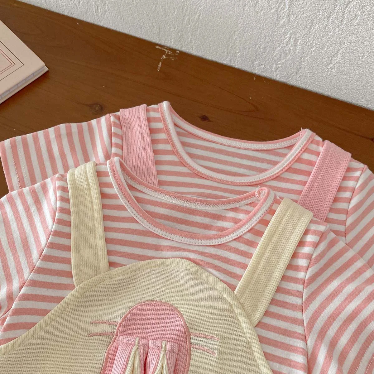 Title 3, Baby jumpsuit nep tweedelig, romper met twee-de...