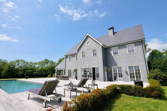 House with pool and garden