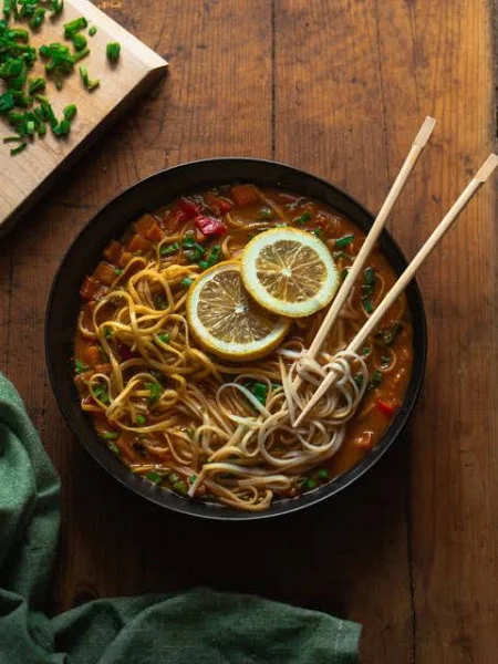 Egg Thuppa Noodles-Tibetan