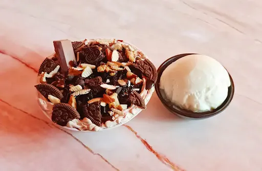 Triple Cookie Sundae