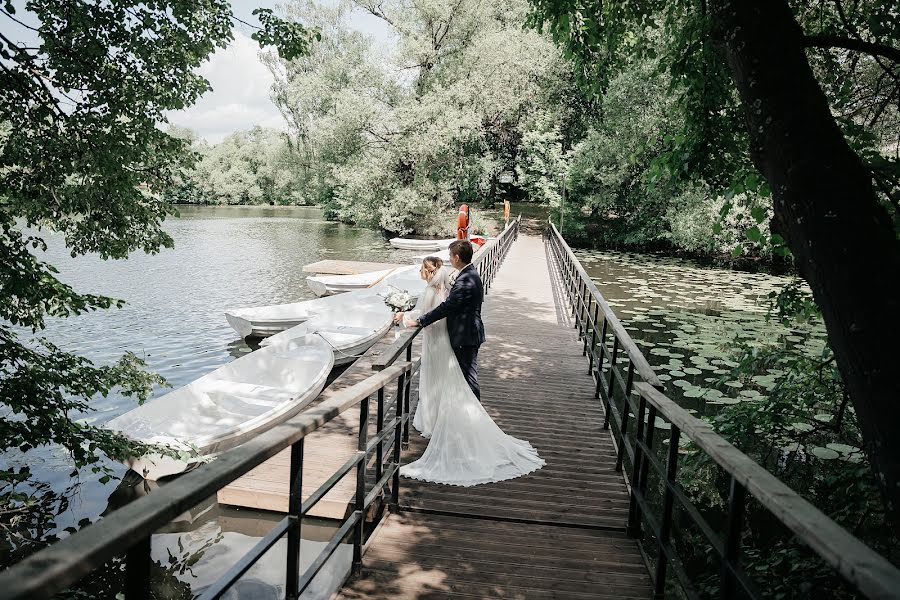 Fotógrafo de casamento Marina Zhazhina (id1884914). Foto de 11 de julho 2023