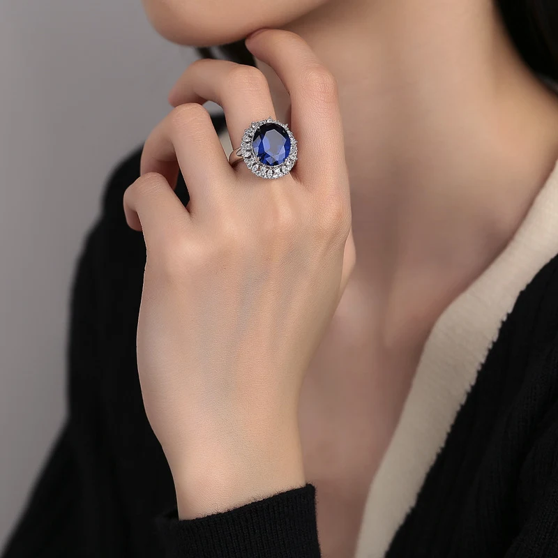 Anel de casamento de prata esterlina S925 com diamantes incrustados, para um brilho eterno e um símbolo de amor duradouro.