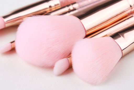 Title 1, Pink Quicksand makeup brush for flawless applic...