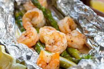 Baked Shrimp and Asparagus Foil Packs
