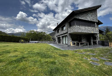 Chalet avec terrasse 1