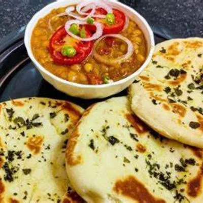 Paneer Kulcha With Chole