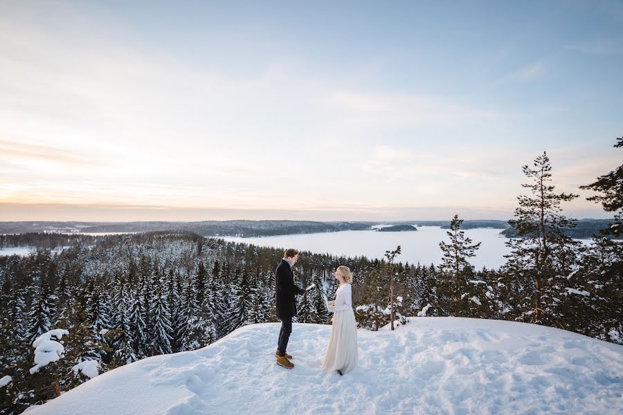 Fotograf ślubny Suvi Mikkanen (suvihelmi). Zdjęcie z 20 czerwca 2023