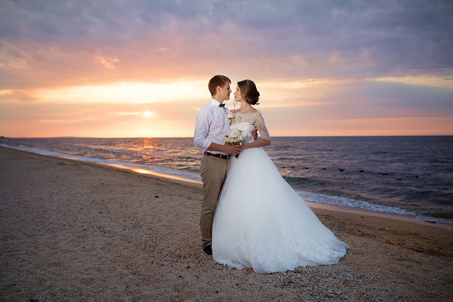 Wedding photographer Olesya Shapovalova (lesyashapovalova). Photo of 12 November 2016