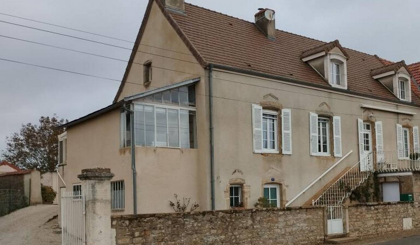 House with terrace Villeneuve-en-Montagne