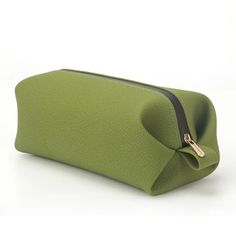 Bolsa de pulso com zíper para praticidade e segurança. Perfeita para guardar seus pertences essenciais durante atividades físicas e viagens.