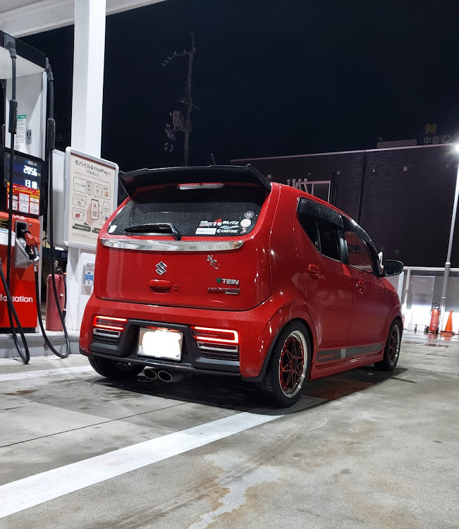 アルトワークスの夜のガソリンスタンドに関するカスタム事例の投稿画像1枚目