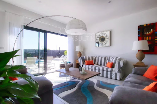 Maison avec piscine et jardin 5