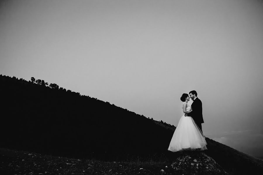 Fotografo di matrimoni Mihai Ruja (mrvisuals). Foto del 9 marzo 2016