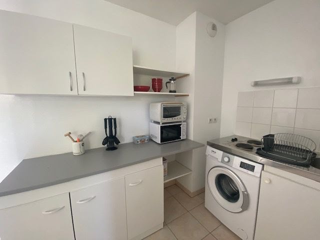 Location meublée appartement 1 pièce 27 m² à Montfavet (84140), 585 €