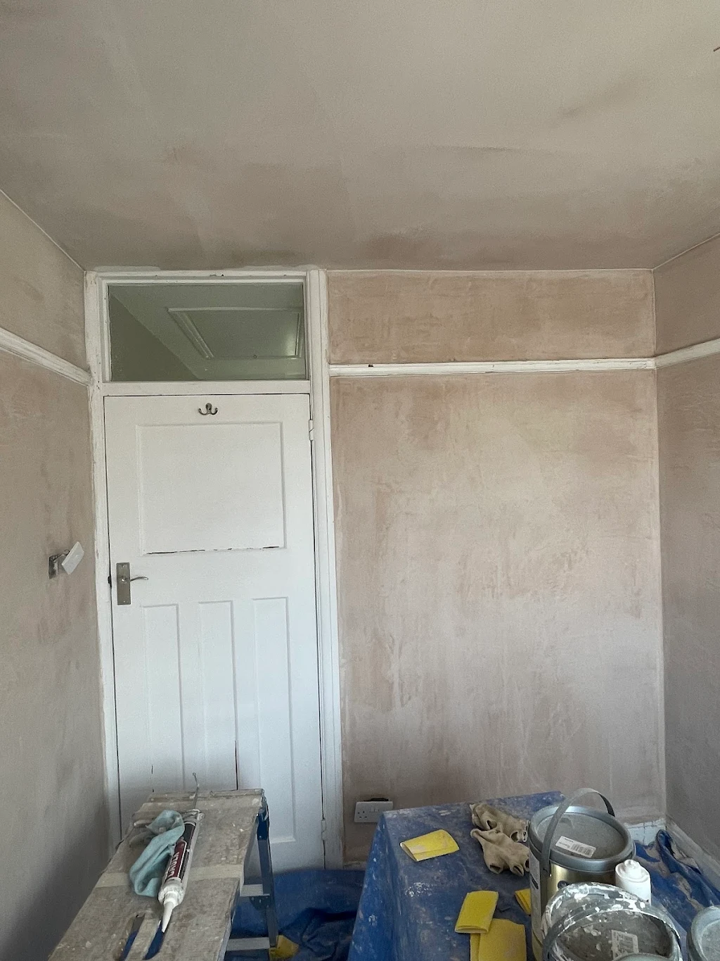 Album cover: Paiting of a room 