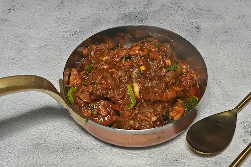 Chicken Cheriyulli Perattu