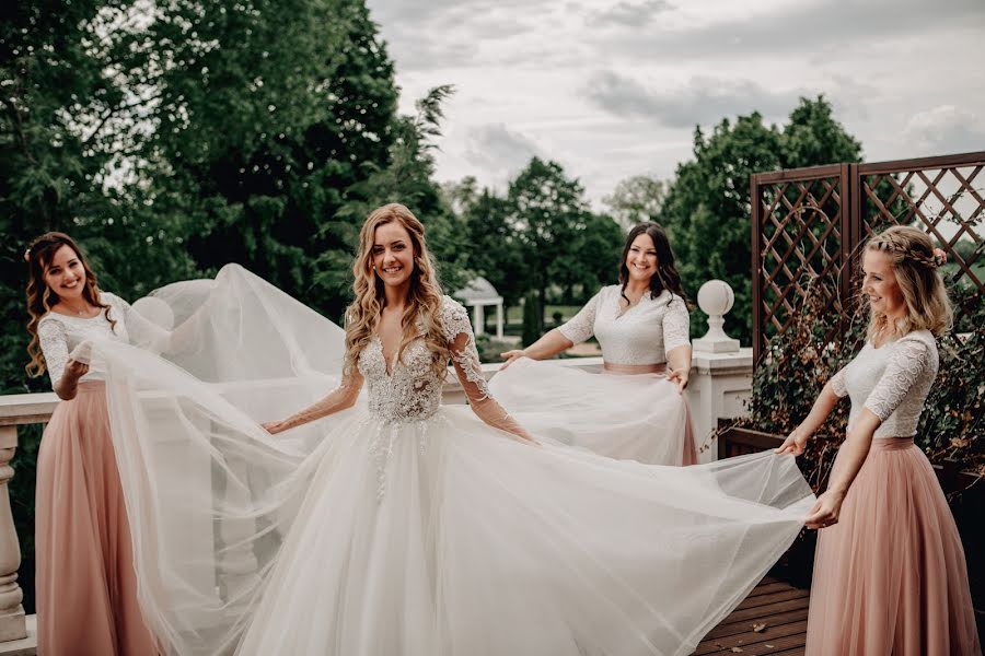 शादी का फोटोग्राफर Zsolt Sári (zsoltsari)। जुलाई 28 2019 का फोटो