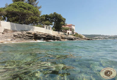 Propriété en bord de mer avec jardin 2