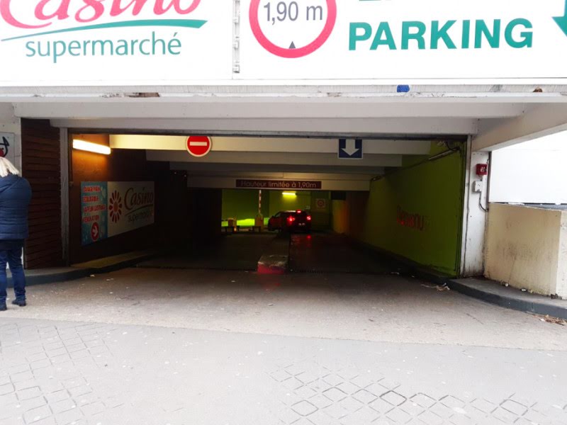 Location  parking  12 m² à Clichy (92110), 75 €