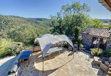 Maison avec piscine et terrasse 1