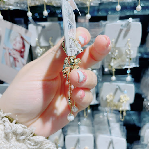 Title 4, White Flower Tassel Pearl Long Earrings. Elegan...