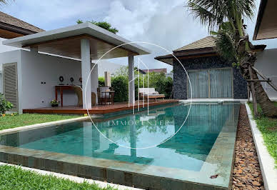 Villa avec piscine et terrasse 2