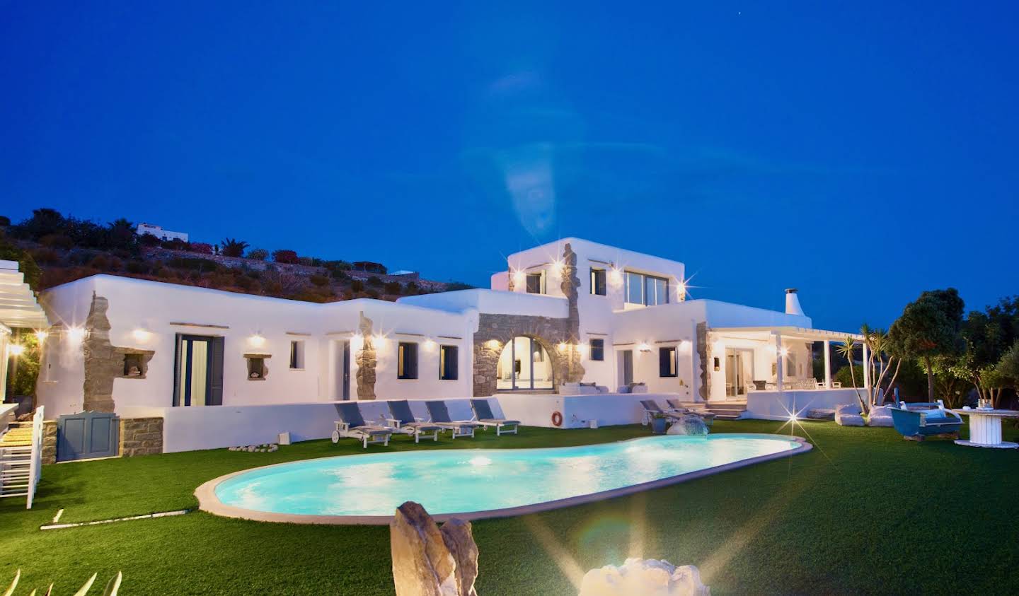 Villa with pool and garden Paros