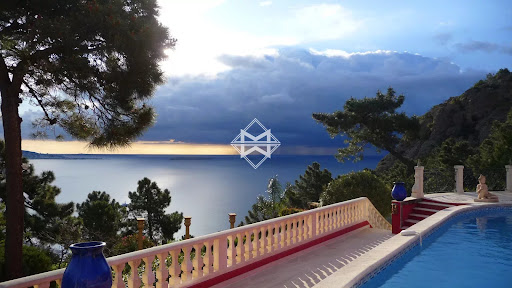 Property with pool 3