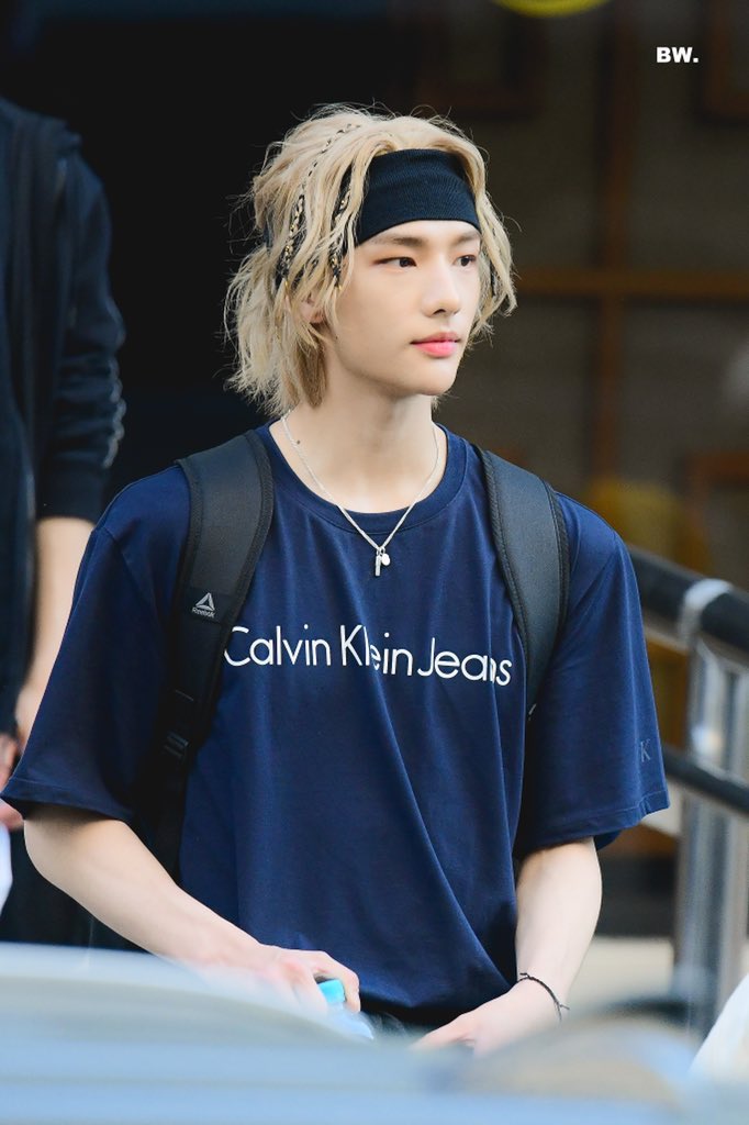 stray kids hyunjin long hair 1