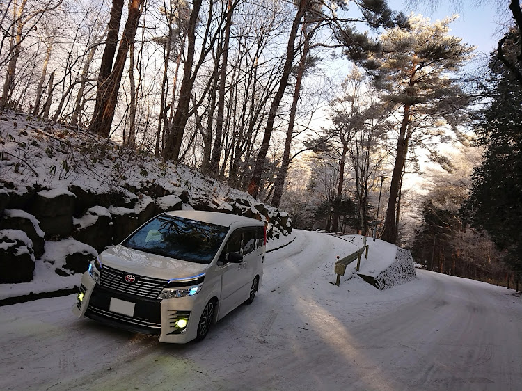 ヴォクシーのアイスバーンの恐ろしさ・峠道・雪景色と愛車に関するカスタム事例の投稿画像2枚目