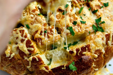 Cheesy Chive & Garlic Pull-Apart Bread