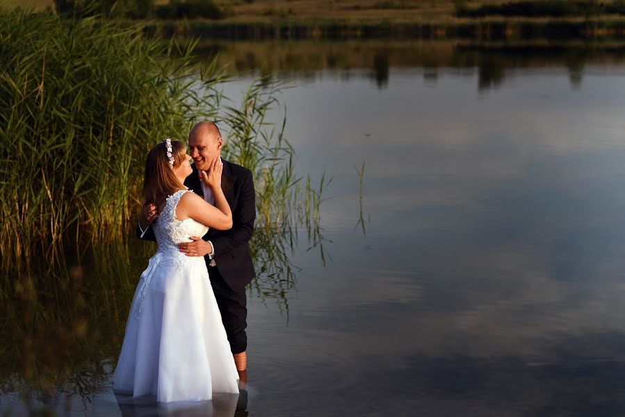 Fotografo di matrimoni Asia Lutyńska (lutynska). Foto del 25 febbraio 2020