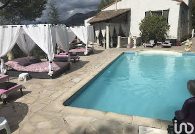 Maison avec piscine et terrasse 10