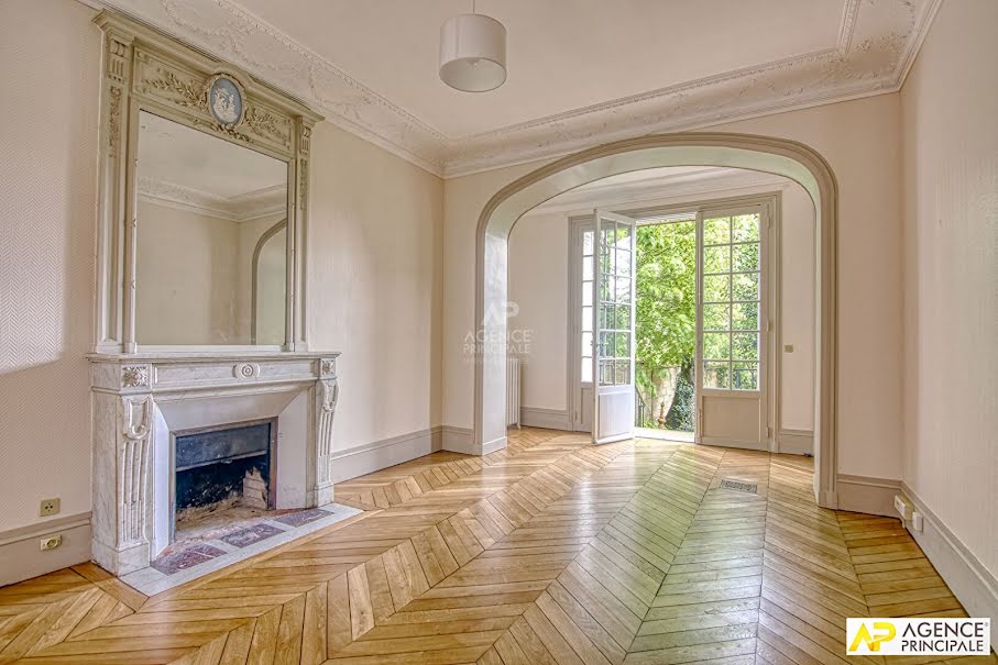 Location  maison 9 pièces 208 m² à Versailles (78000), 5 087 €