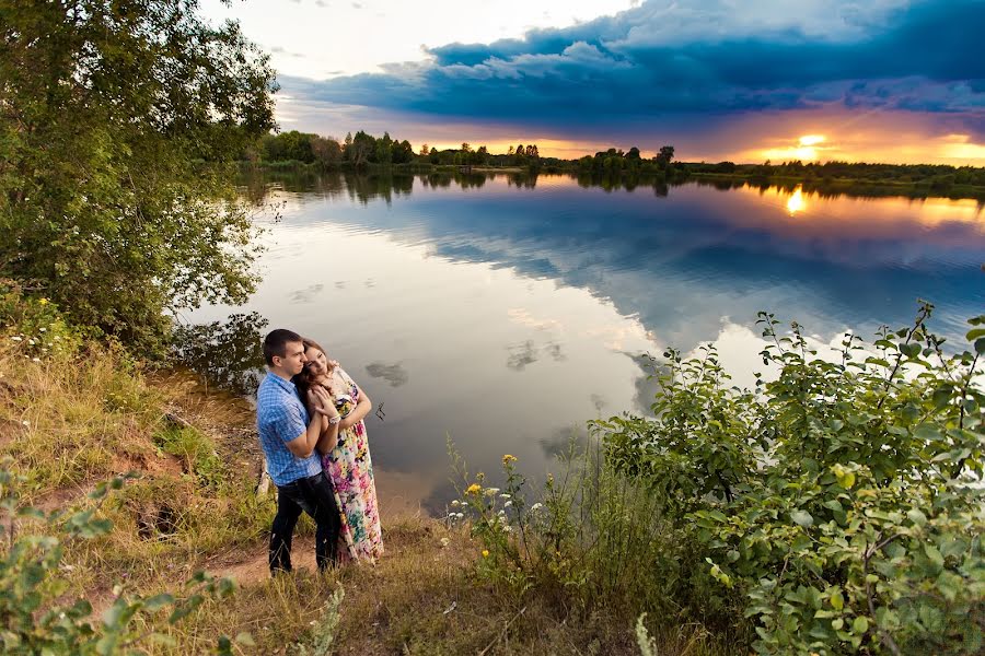 Bröllopsfotograf Lyudmila Egorova (lastik-foto). Foto av 11 augusti 2015