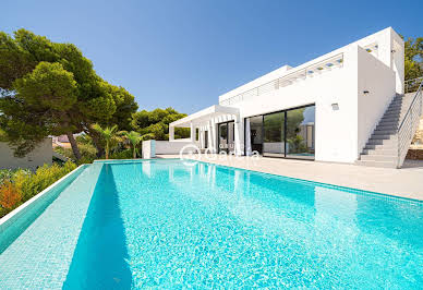 Villa with pool and terrace 9