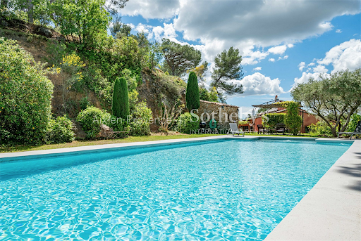 House with pool 2