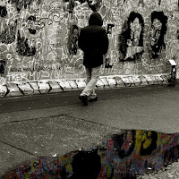 Along Berlin's Wall di 