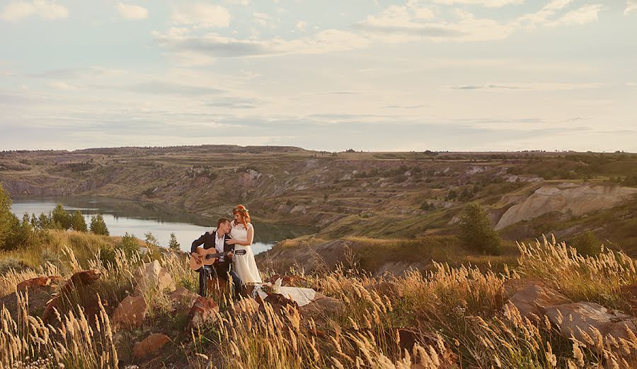 Fotógrafo de casamento Elina Shumkova (ellina-sh). Foto de 3 de abril 2016