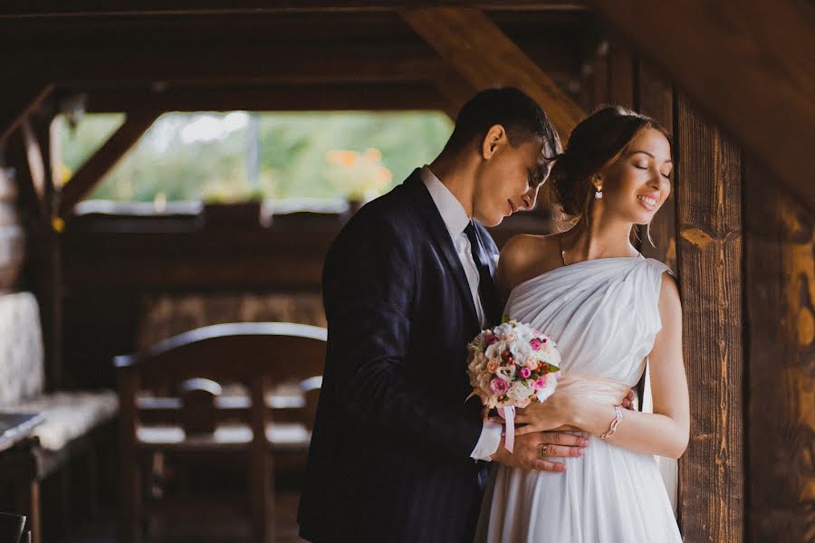 Fotógrafo de casamento Yana Zakharenko (zakhar2012). Foto de 3 de março 2017