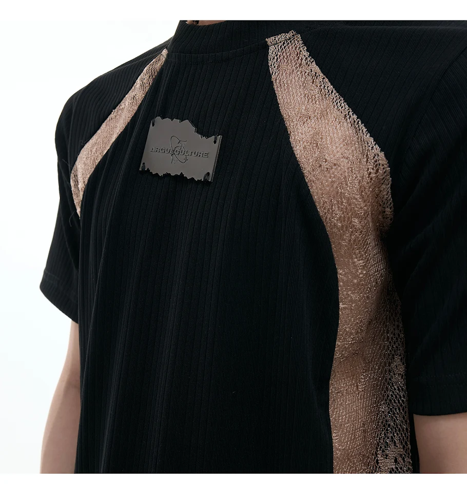 Retro short-sleeved shirt, contrast color, niche deconstruction, slim-fit, pit texture. A stylish bottoming shirt perfec