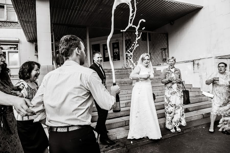 Fotógrafo de casamento Kseniya Rzhevskaya (ksumee2209). Foto de 22 de julho 2017