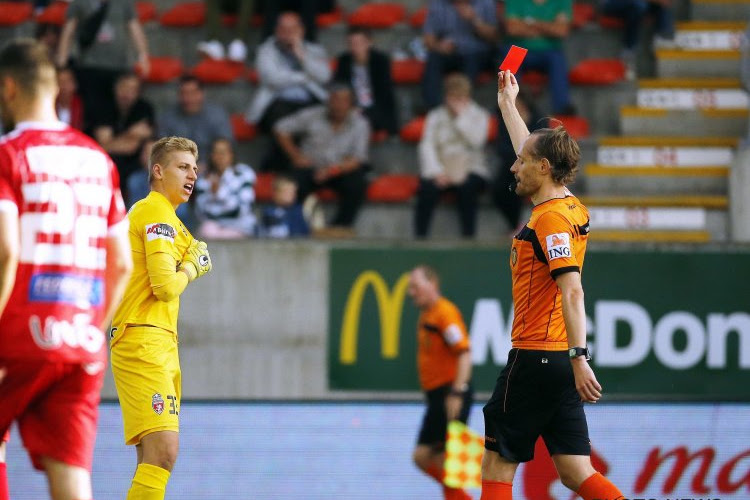 Eén keeper rood en nu... "Ja, nu moet ik Bailly zetten die nog zwaar moet vermageren"