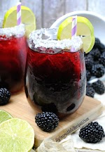 Blackberry Margarita Smash! was pinched from <a href="http://myincrediblerecipes.com/blackberry-margarita-smash/" target="_blank">myincrediblerecipes.com.</a>