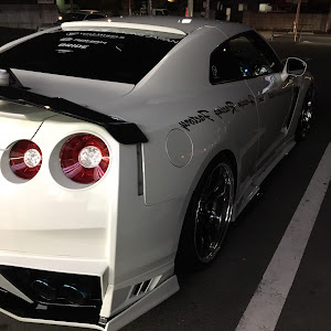 NISSAN GT-R