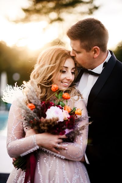 Fotografo di matrimoni Aleks Sukhomlin (twoheartsphoto). Foto del 6 marzo 2019